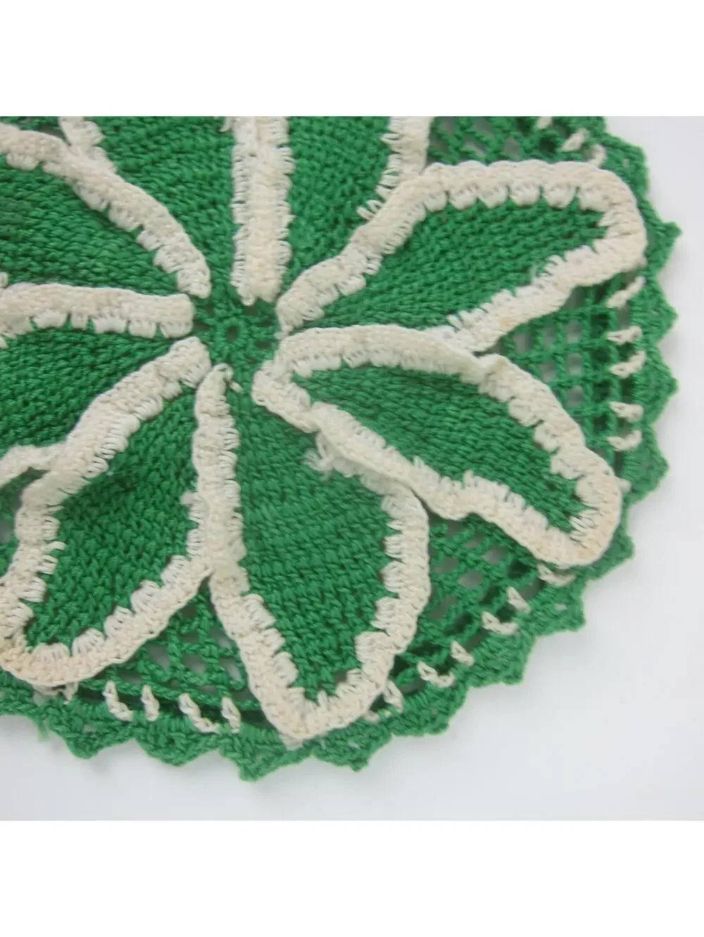 Vintage Hot Plate Doily Green & Cream Flower 7.5